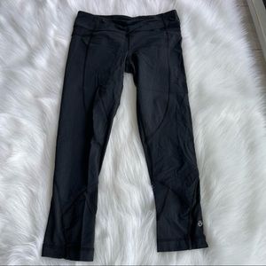 Lululemon black low/ mid rise leggings